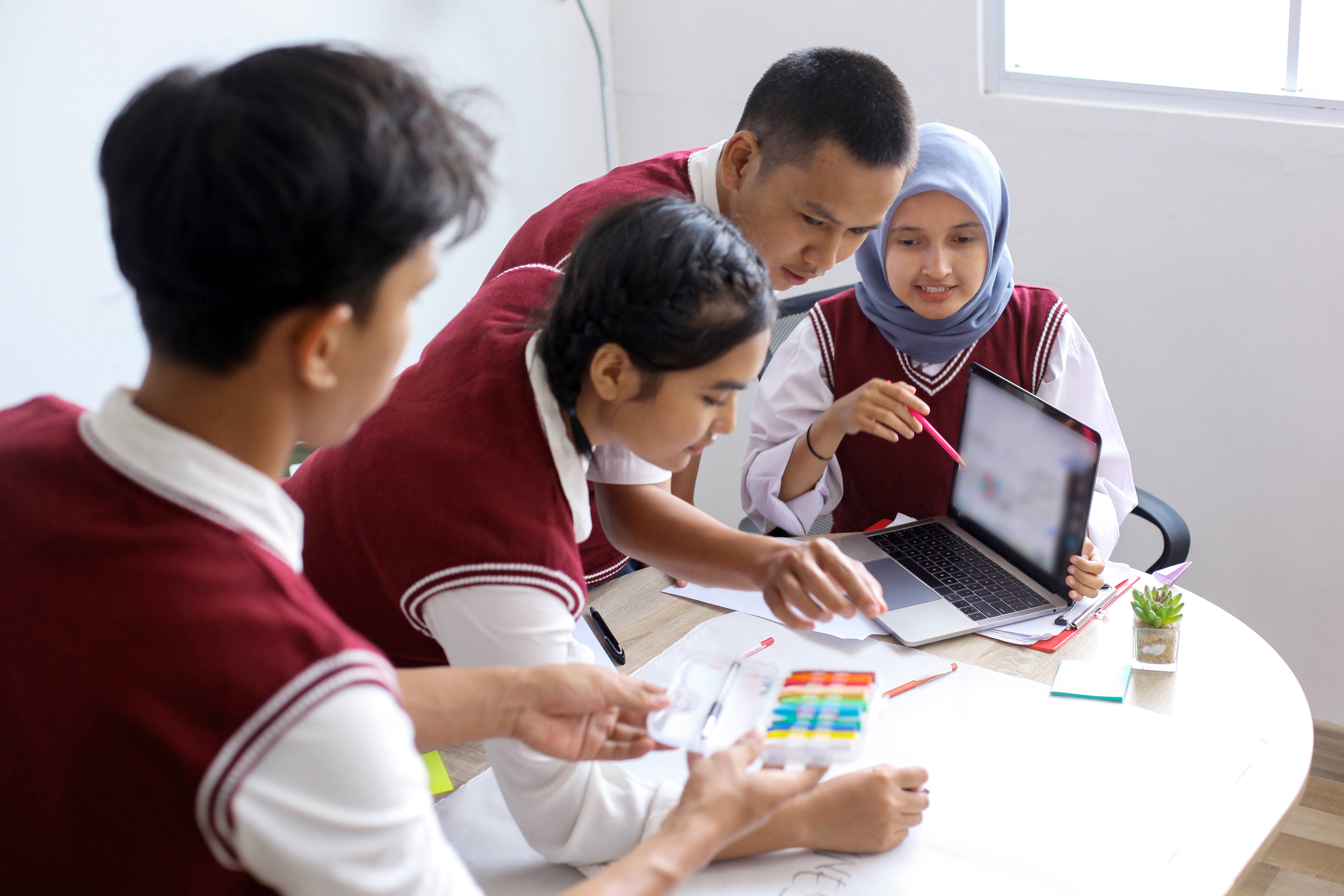 How Collaborative Learning Improves Student Engagement